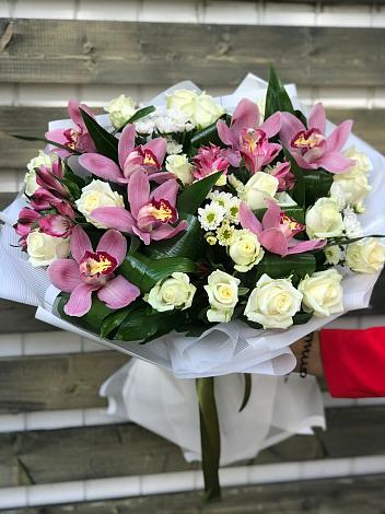 Букет цветов из: Розы и Хризантемы в Архипо-Осиповка