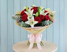 Букет цветов из:  Лилии и Розы в Архипо-Осиповка