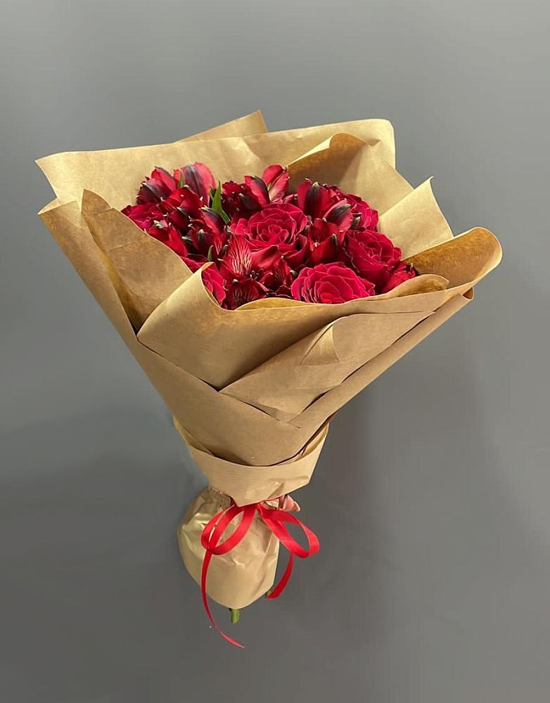 Букет цветов из: Альстромерии и Розы в Архипо-Осиповка