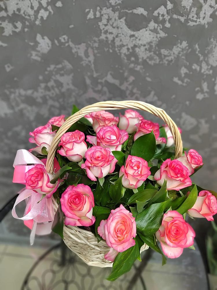Цветочная композиция из Розы в корзине в Архипо-Осиповка
