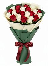 Букет Микс из красных и белых роз в Архипо-Осиповка