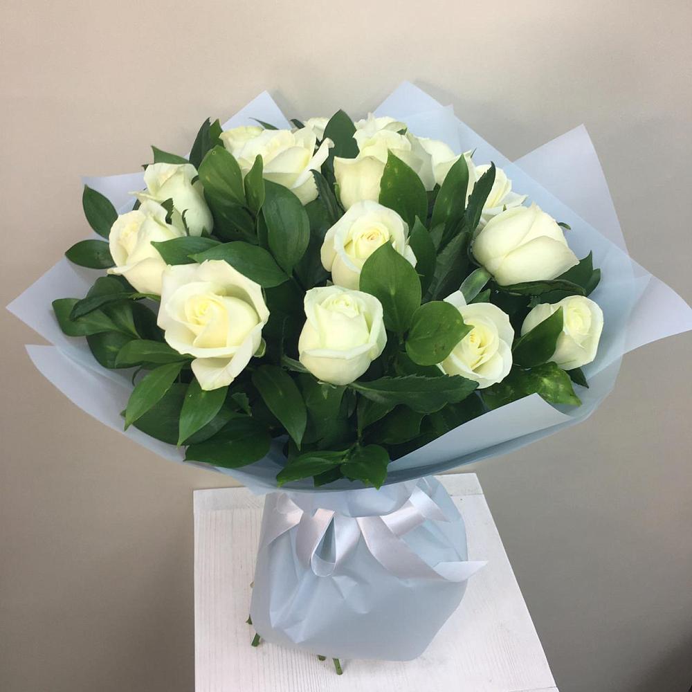 Букет 15 Белых роз Проуд в Архипо-Осиповка