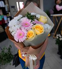 Букет цветов из:  Герберы, Розы и Хризантемы в Архипо-Осиповка