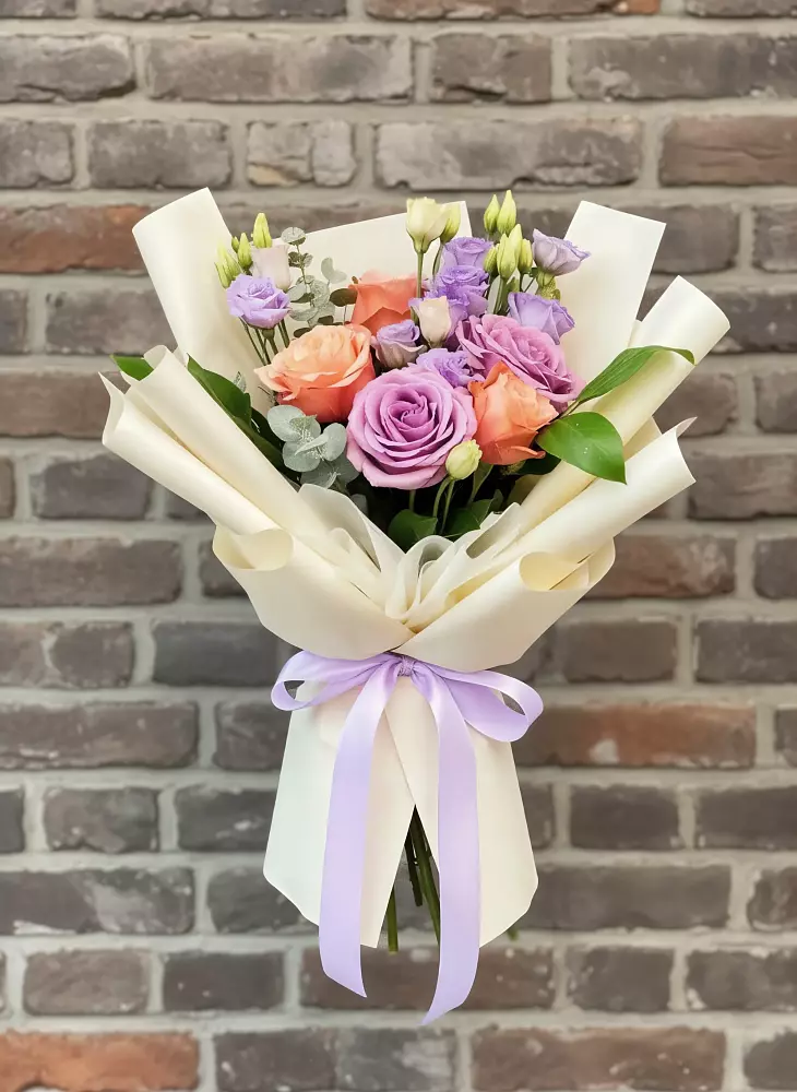 Букет цветов из: Лизиантусы и Розы в Архипо-Осиповка