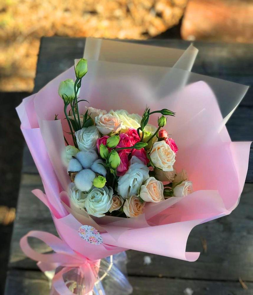 Букет цветов из: Розы и Лизиантусы в Архипо-Осиповка