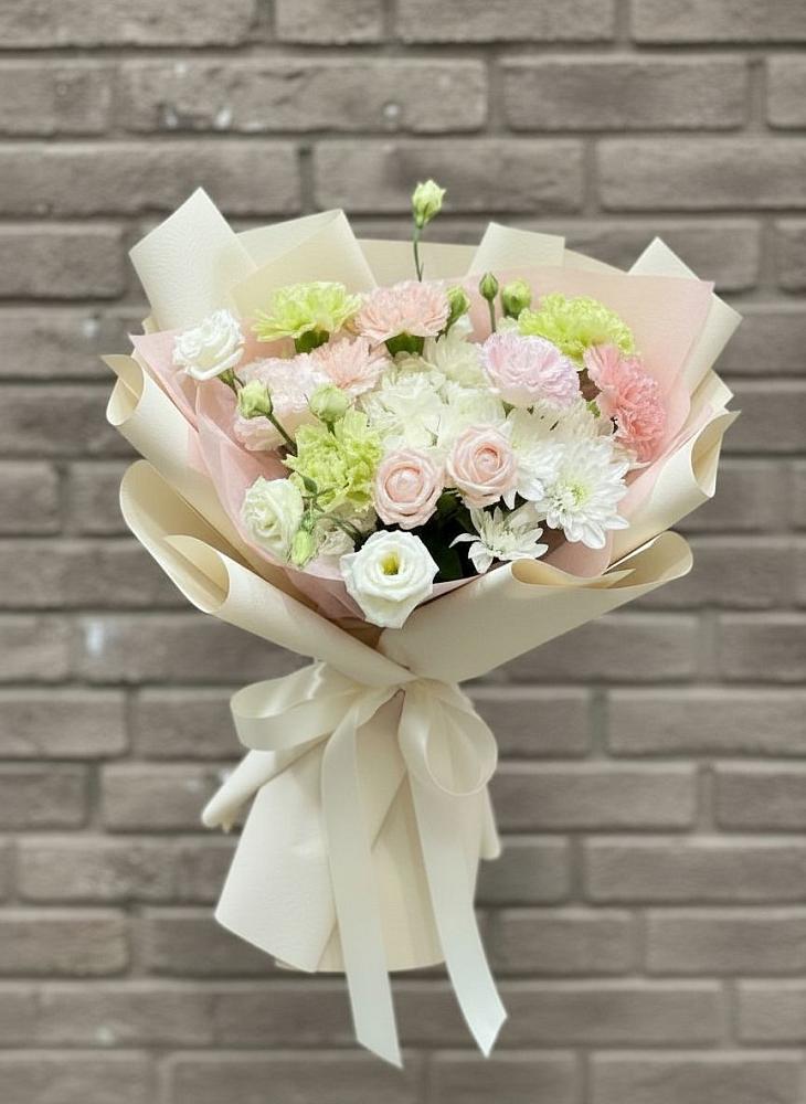 Букет цветов из: Гвоздики, Розы, Лизиантусы и Хризантемы в Архипо-Осиповка