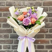 Букет цветов из:  Лизиантусы и Розы в Архипо-Осиповка