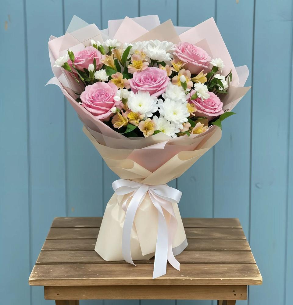 Букет цветов из: Гвоздики, Орхидеи и Розы в Архипо-Осиповка