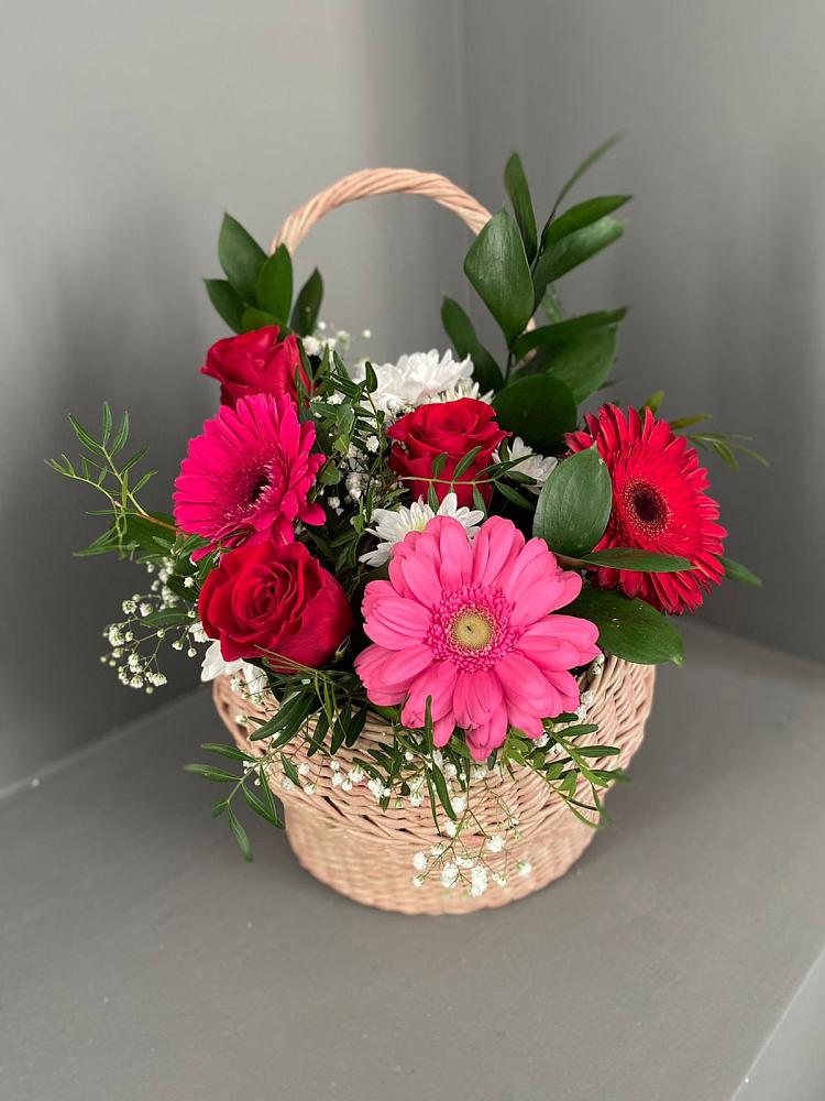 Цветочная композиция из Розы, Хризантемы и Герберы в корзине в Архипо-Осиповка
