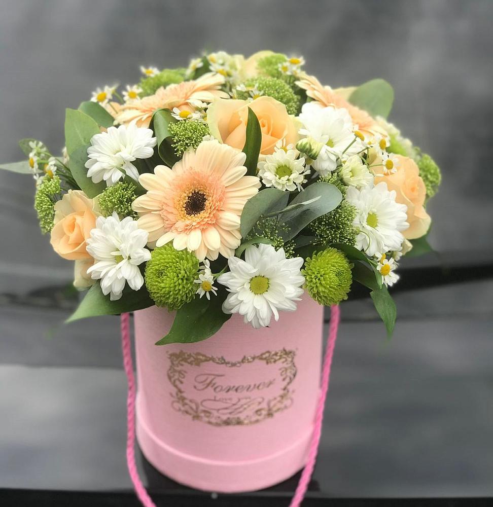 Цветочная композиция из Розы, Герберы и Хризантемы в шляпной коробке в Архипо-Осиповка