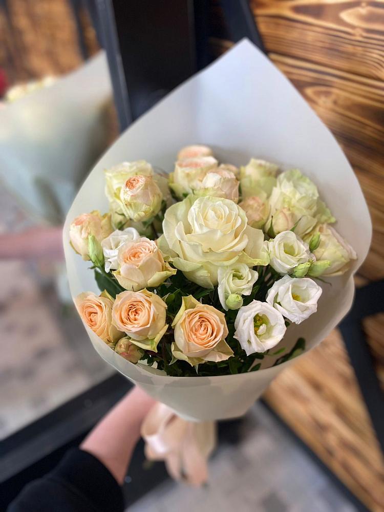 Букет цветов из: Розы и Лизиантусы в Архипо-Осиповка